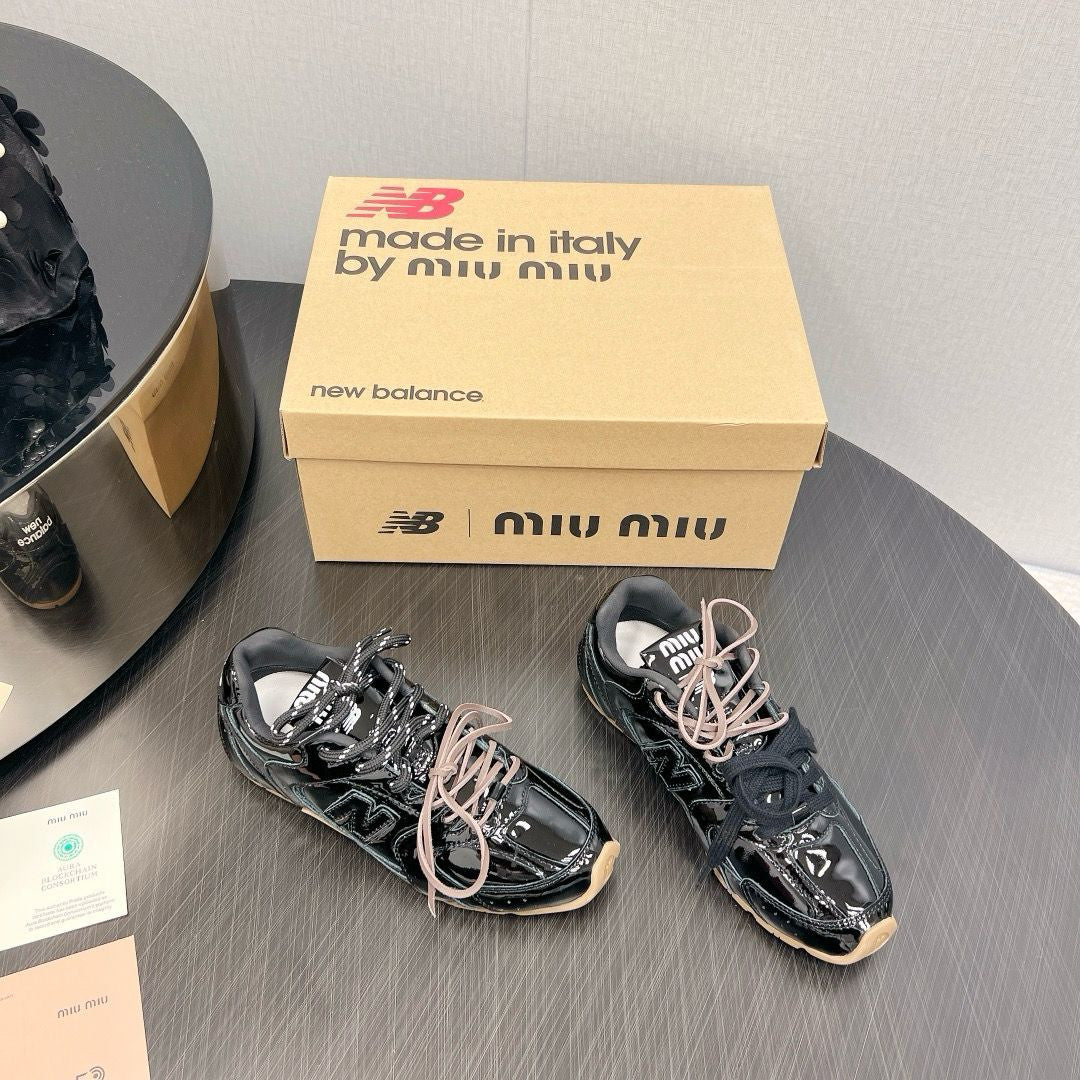 Miu Miu Sneaker In Black