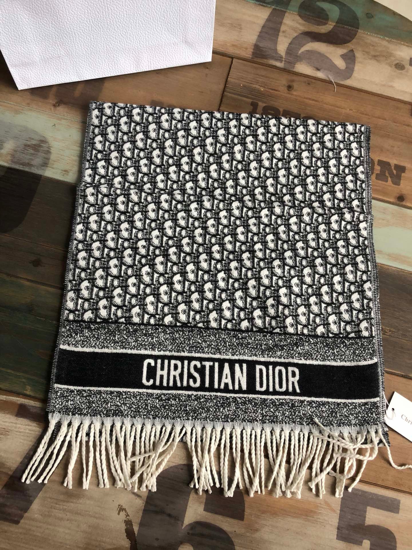 Dior scarf