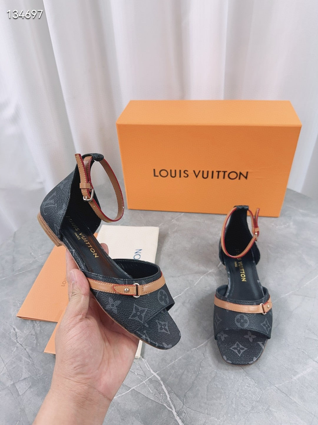 Pantofi Louis Vuitton