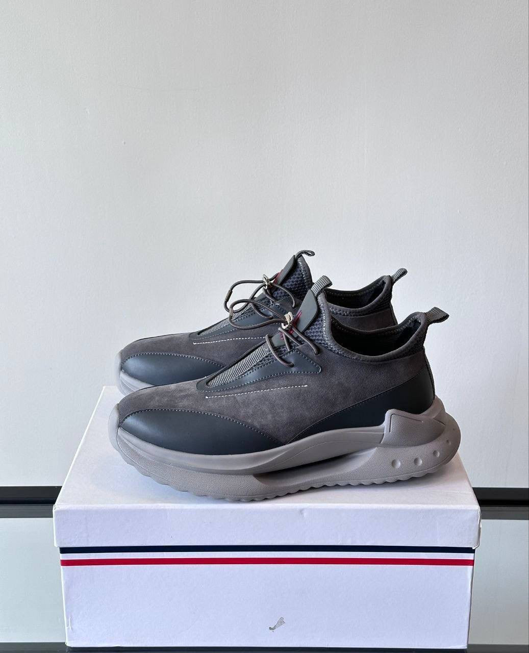 Moncler sneakers grey