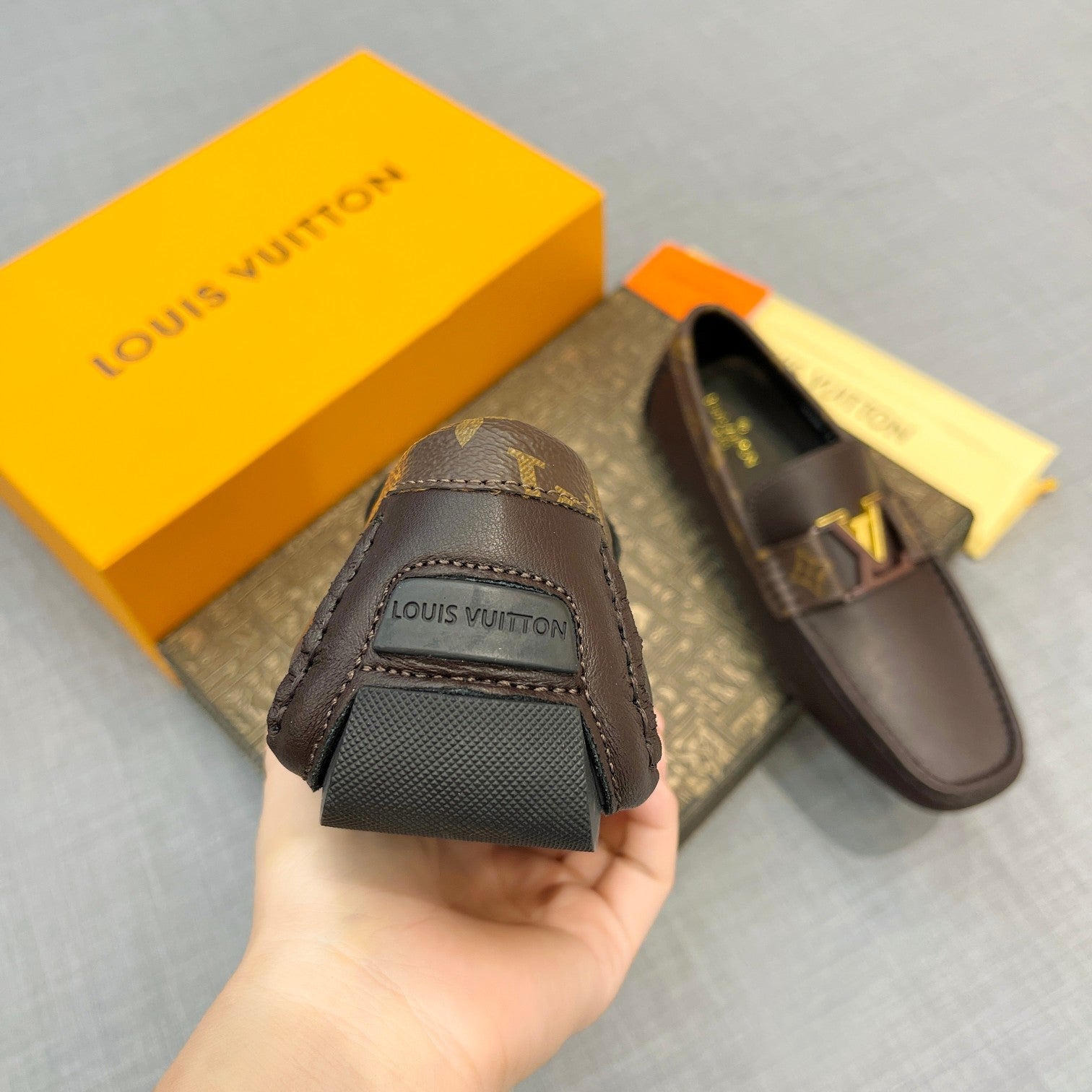 Pantofi Louis Vuitton