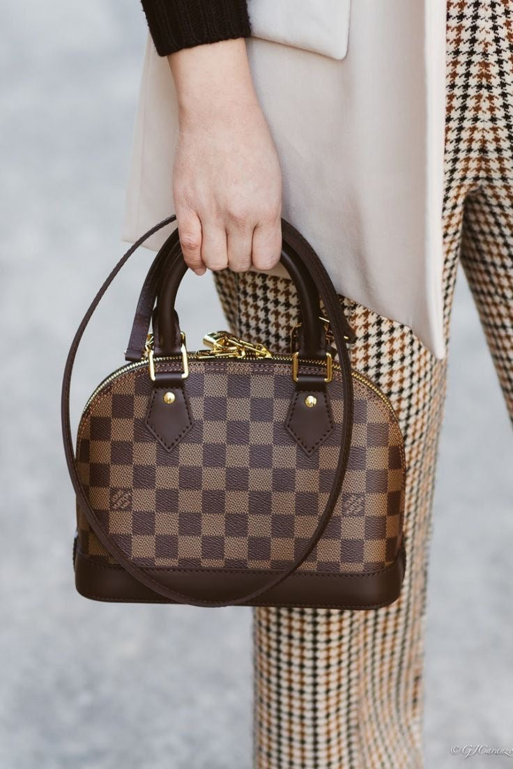 Geantă Louis Vuitton Alma