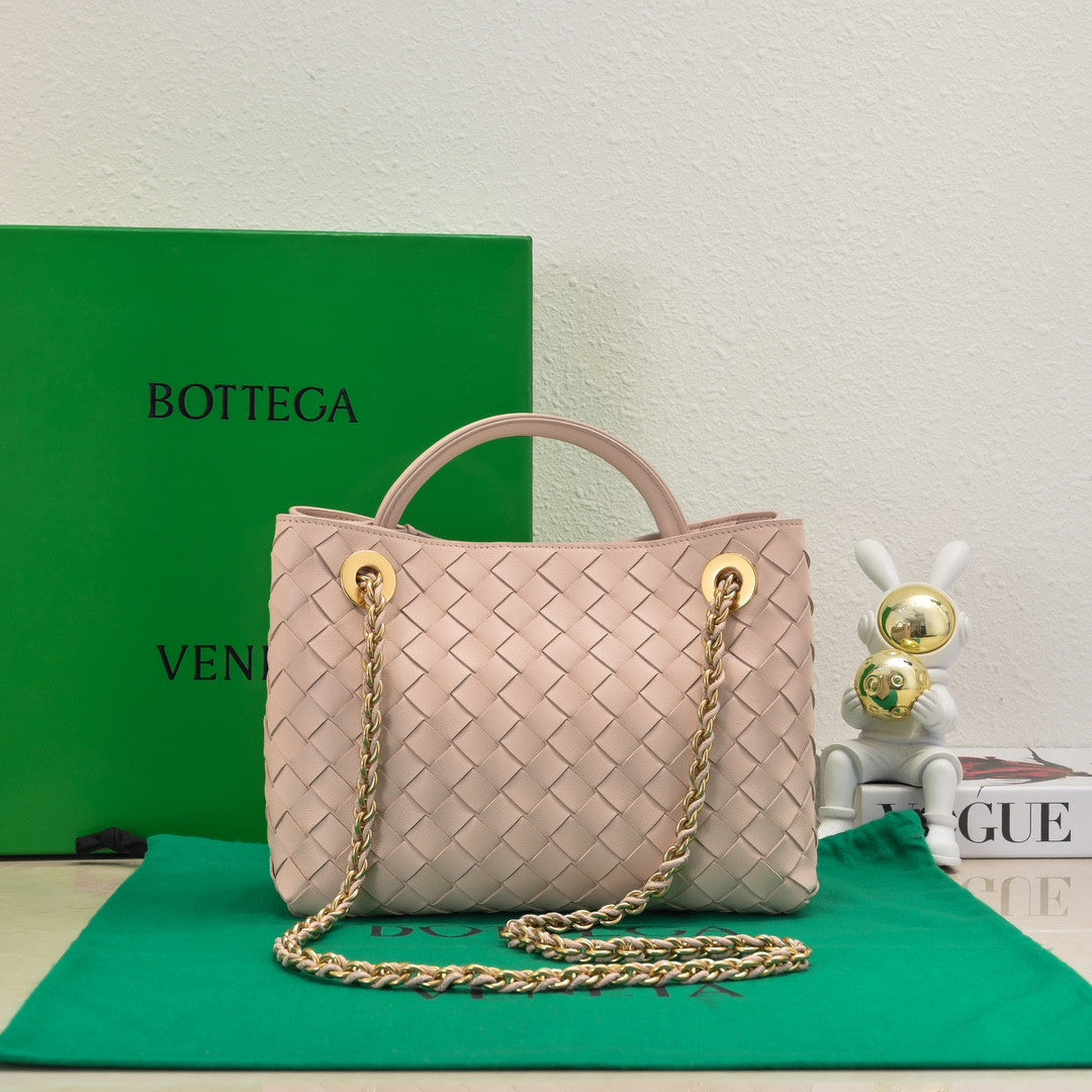 Bottega Venetta andiamo bag