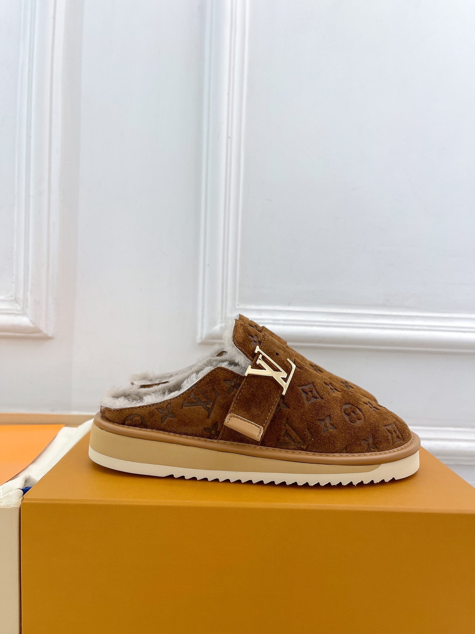 Louis Vuitton Slipers In Suede