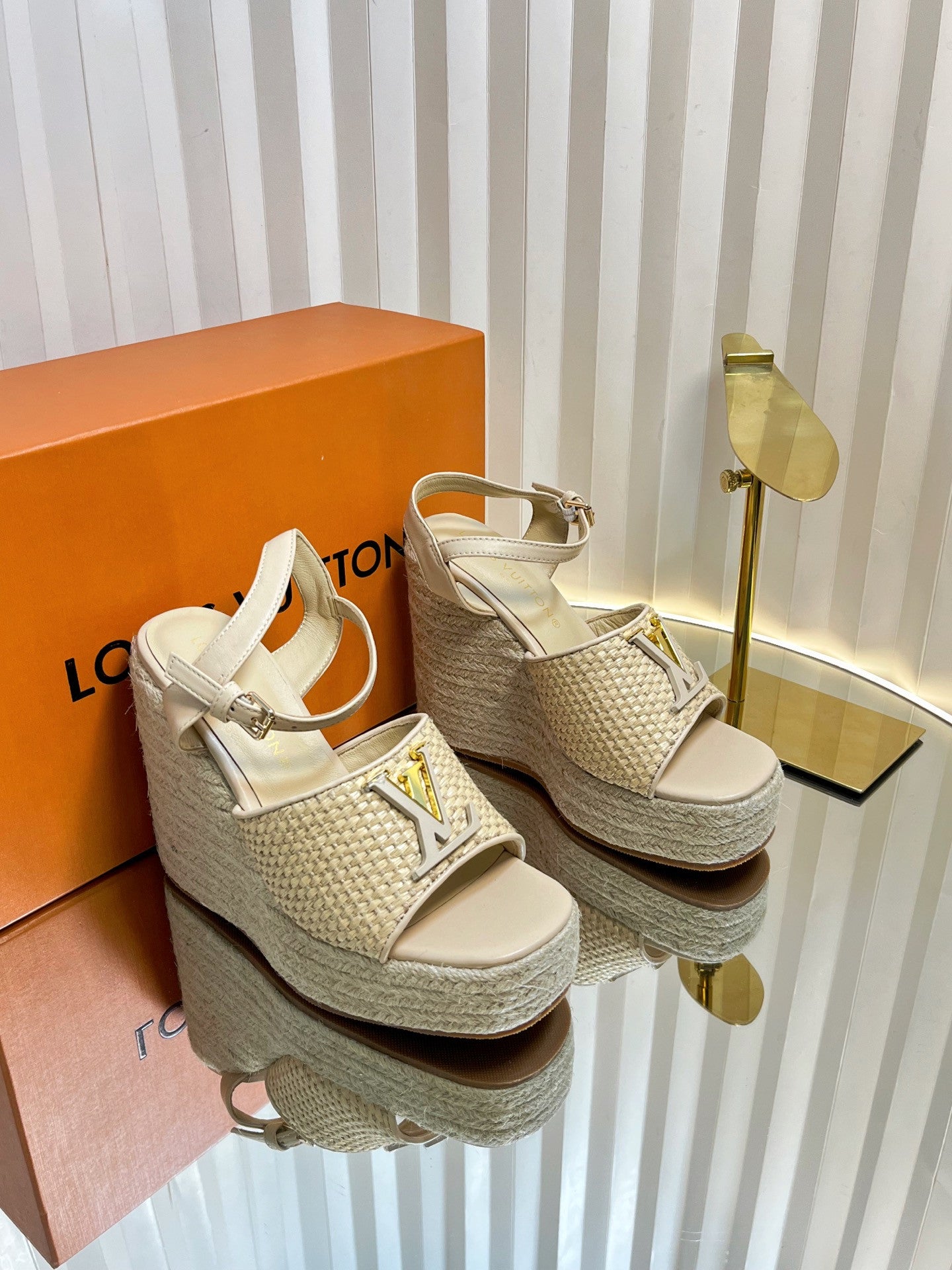 LV Sandals Womens