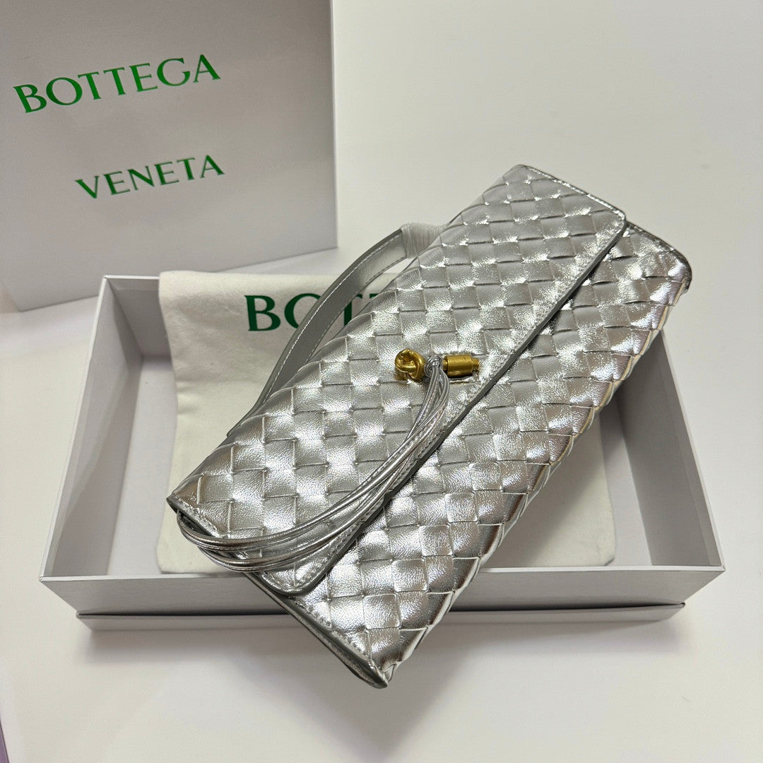 Bottega Veneta clutch silver