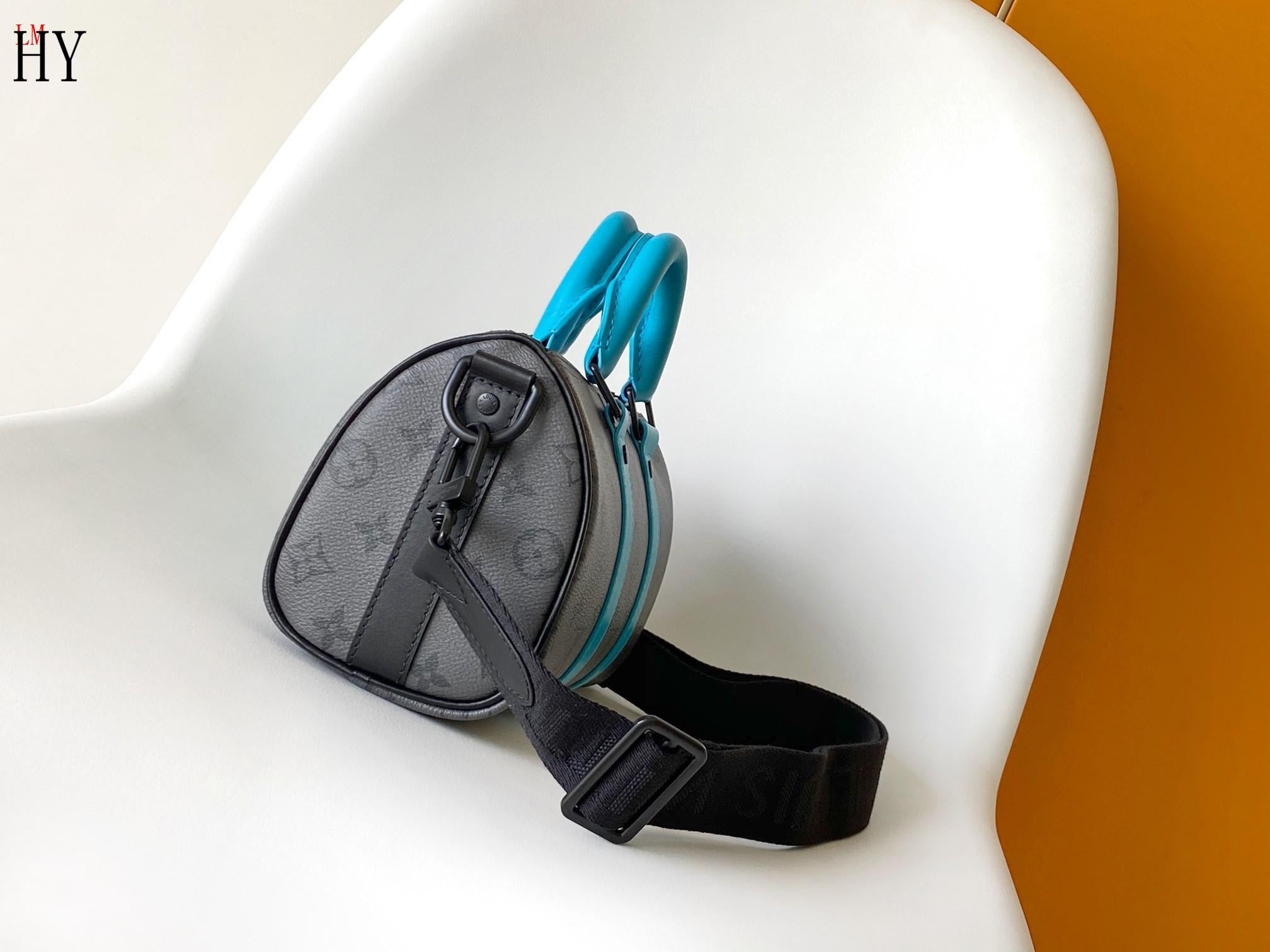 Louis Vuitton Men Bag