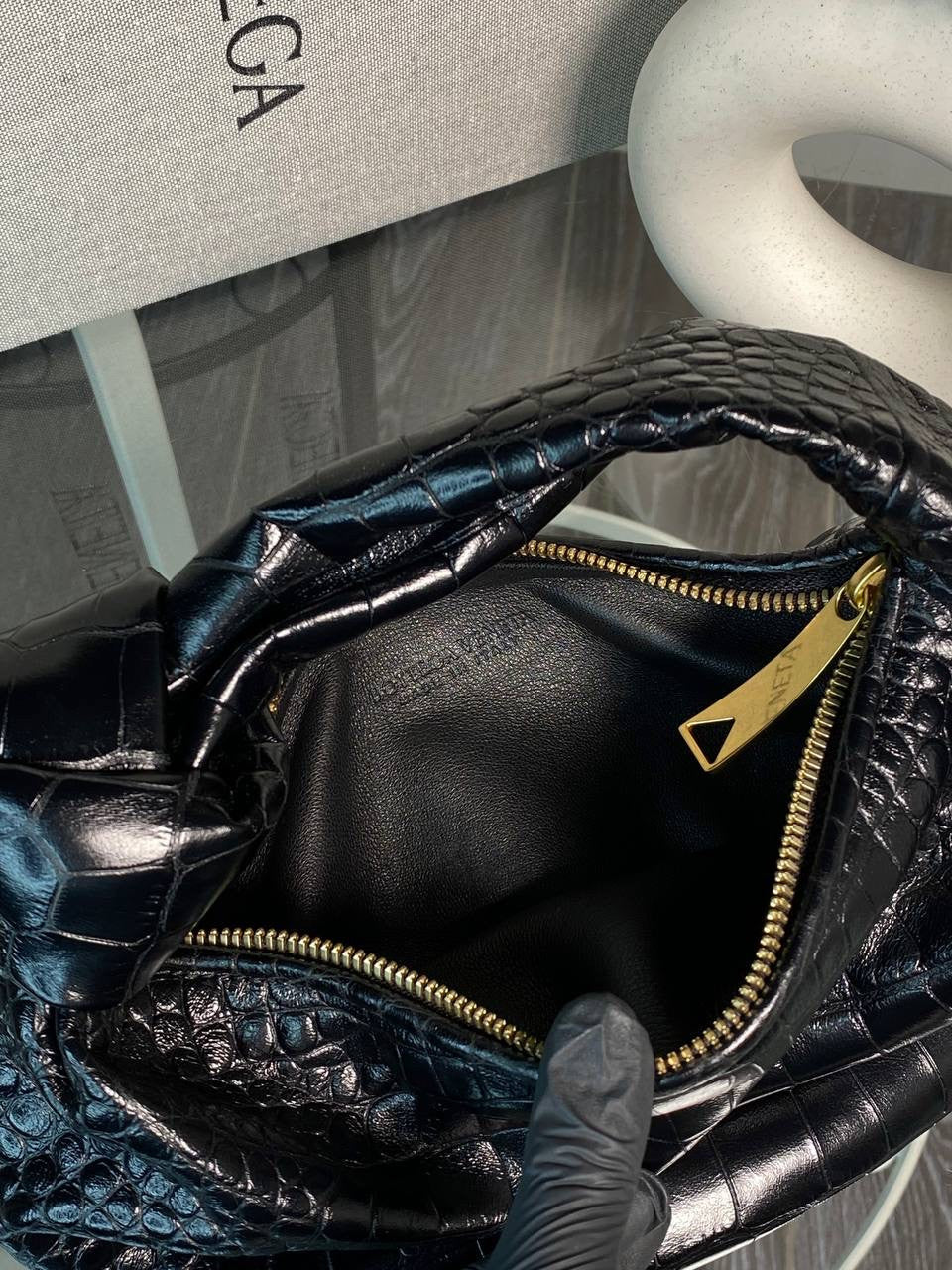 Bottega V bag in black