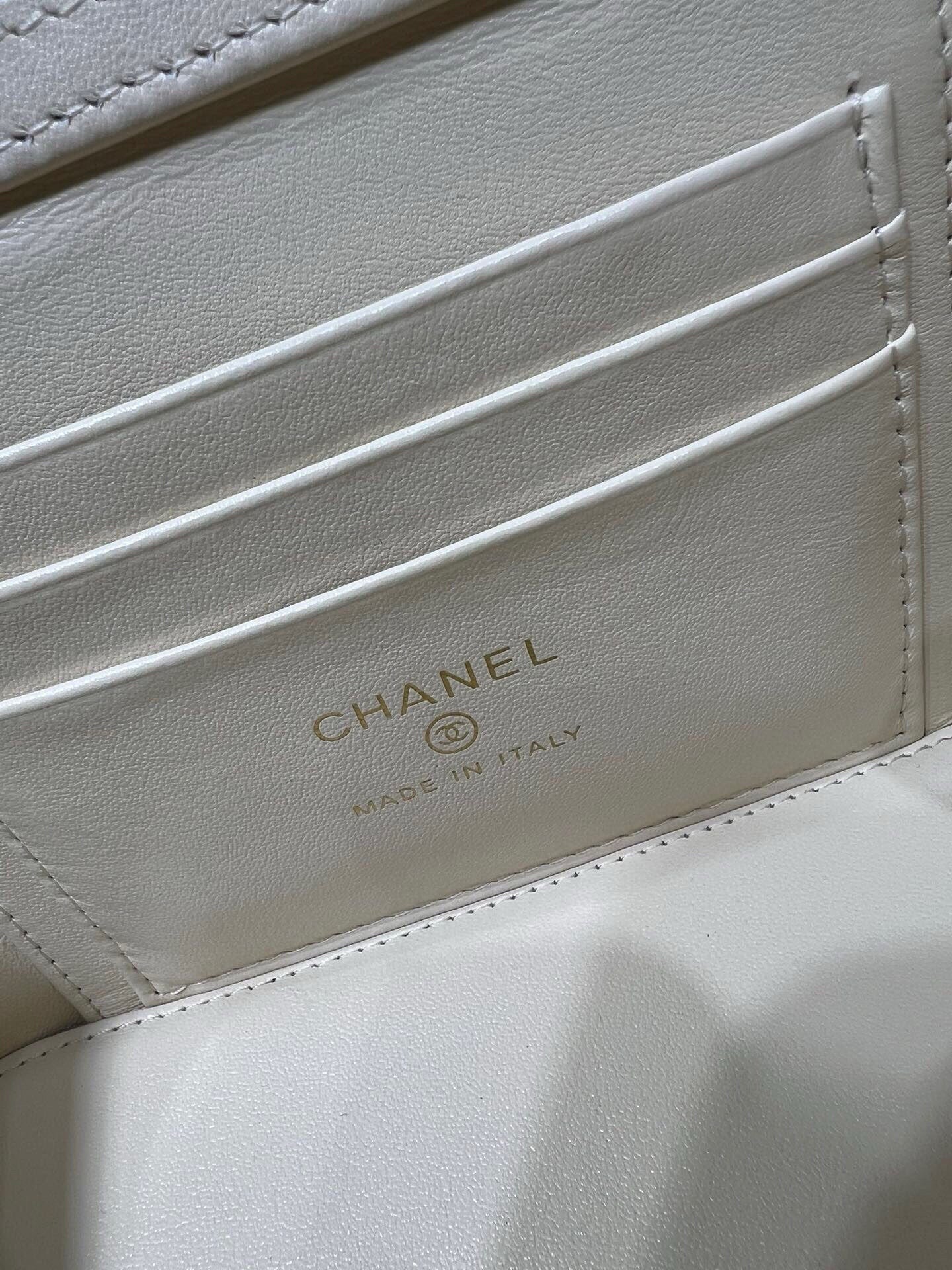 Chanel box white