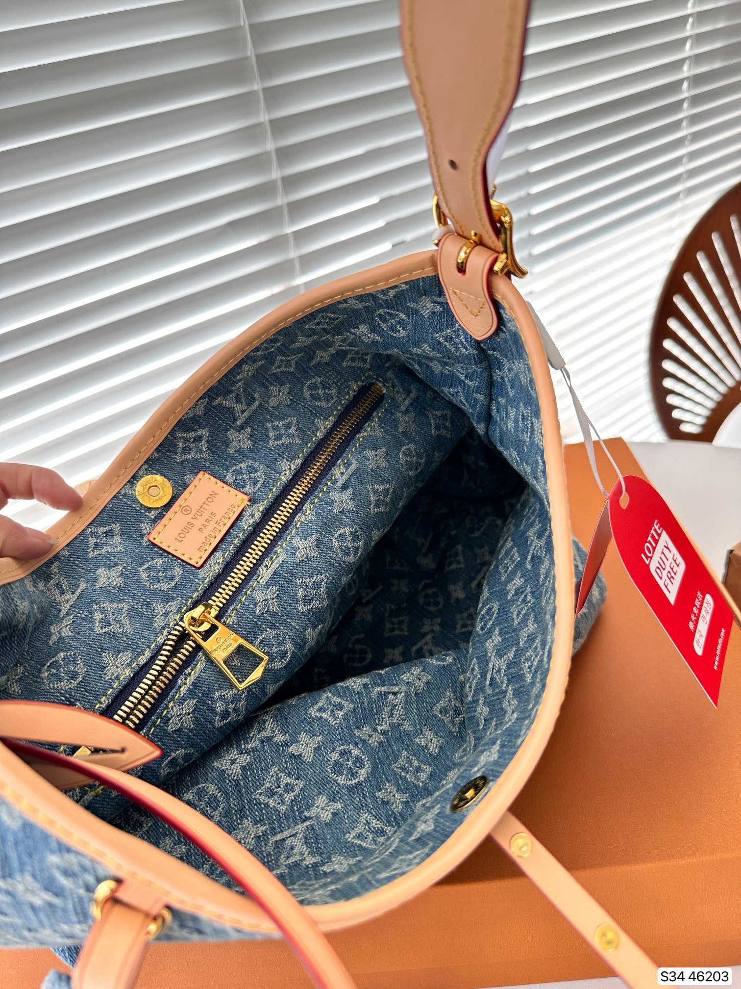 Geantă Louis Vuitton din denim