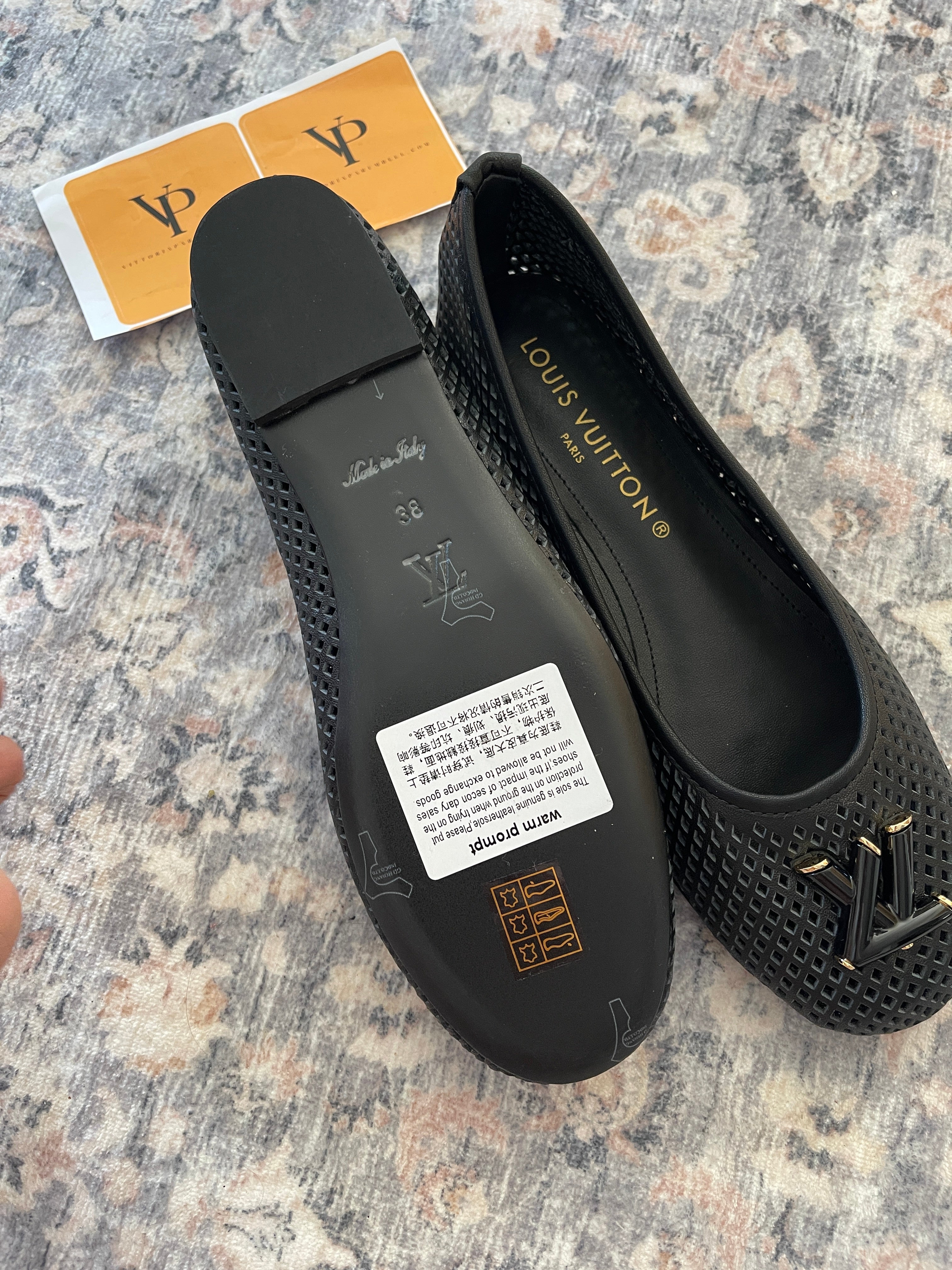 LV ballet flats black