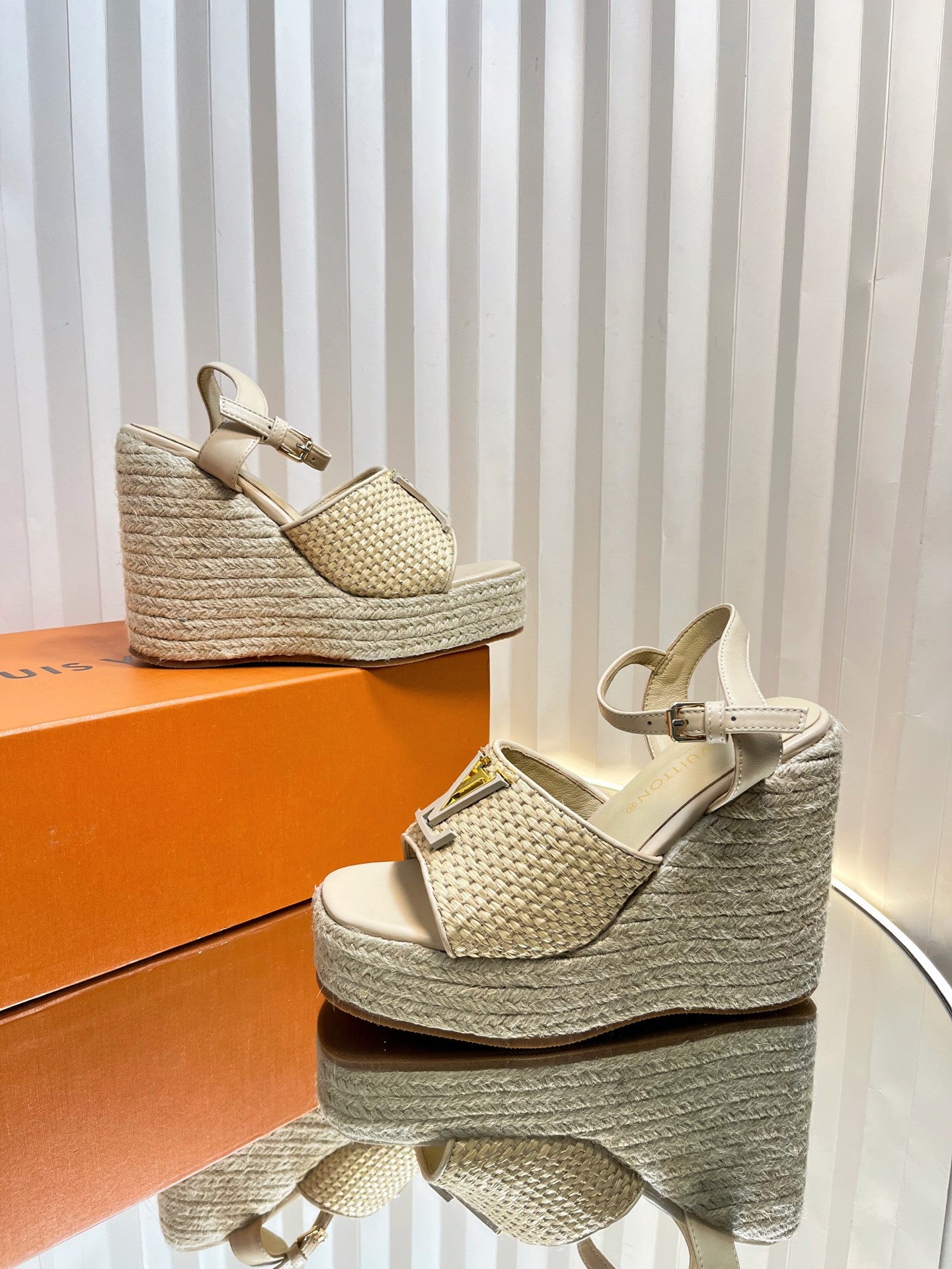 LV Sandals Womens