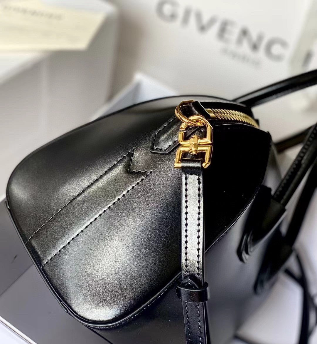 Givenchy Antigone bag black