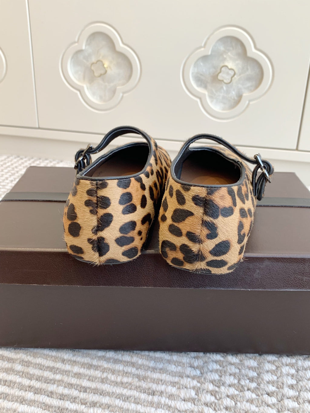 Alaia leopard flats