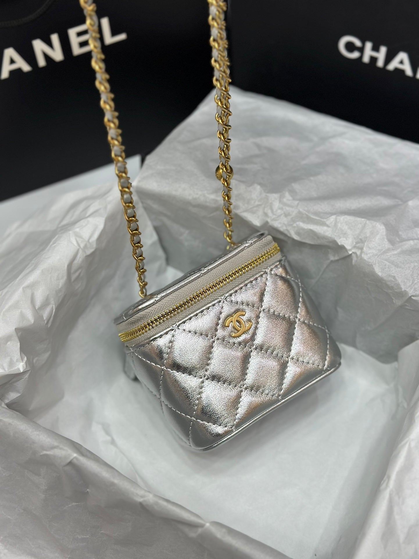 Geantă Chanel Metal Ball