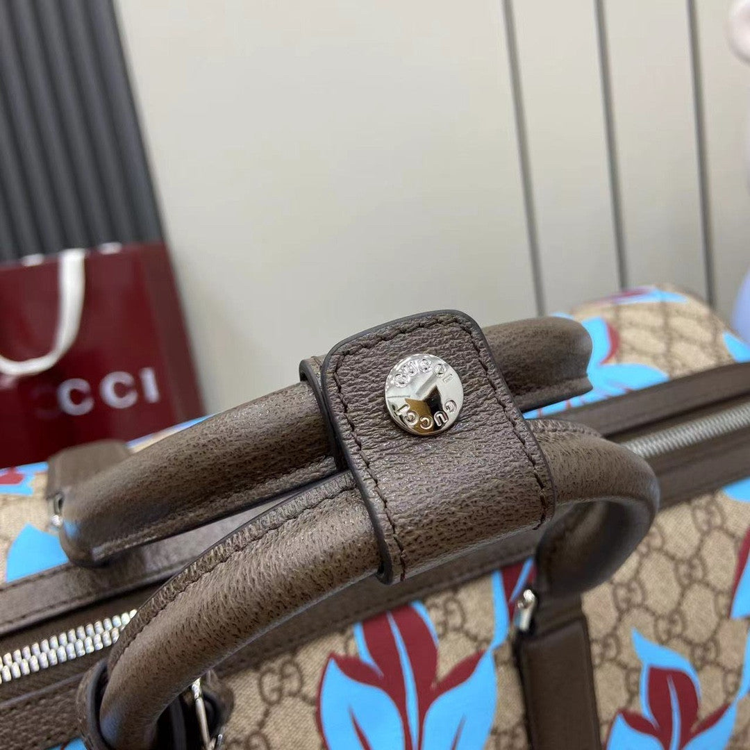 Gucci supreme gg travel bag