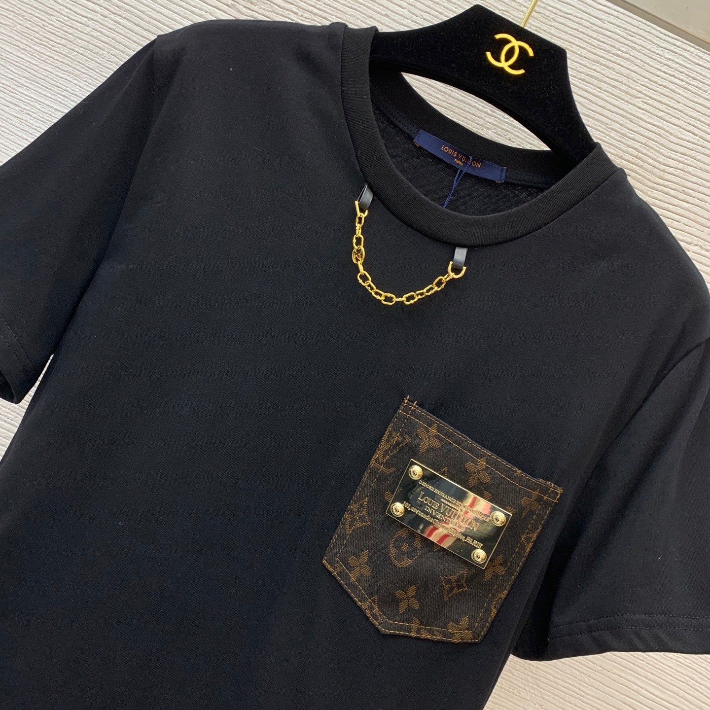 LV T-shirt in black