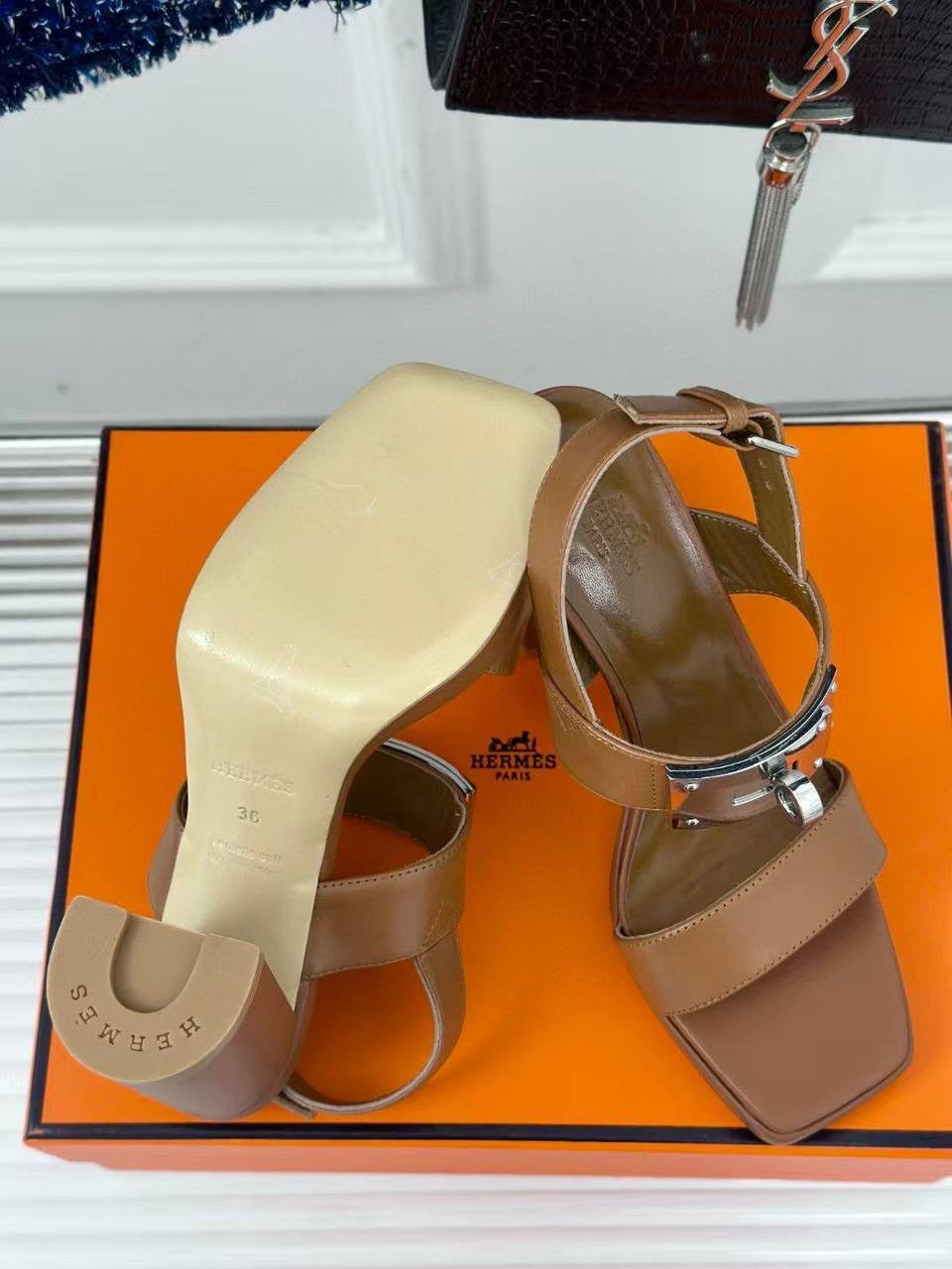 Sandale Hermes cu toc