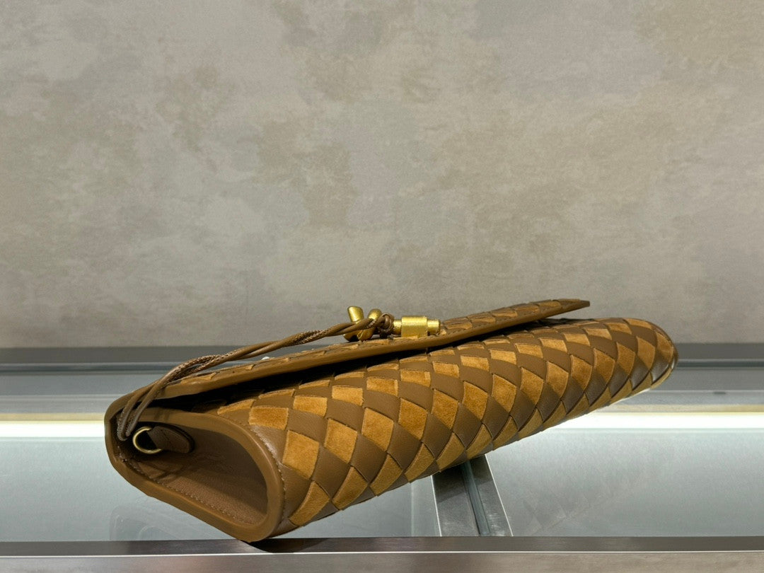 Bottega Veneta clutch honey