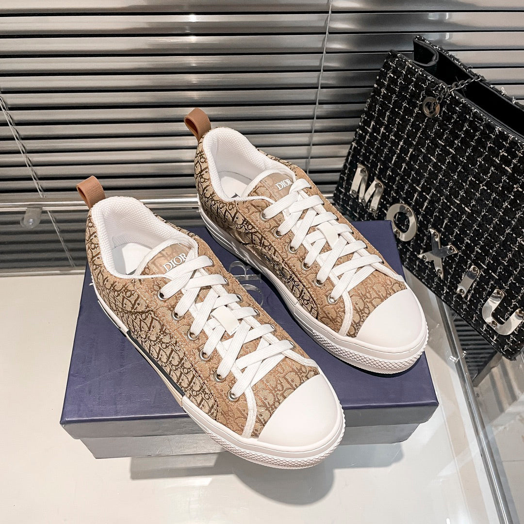 Adidași Dior