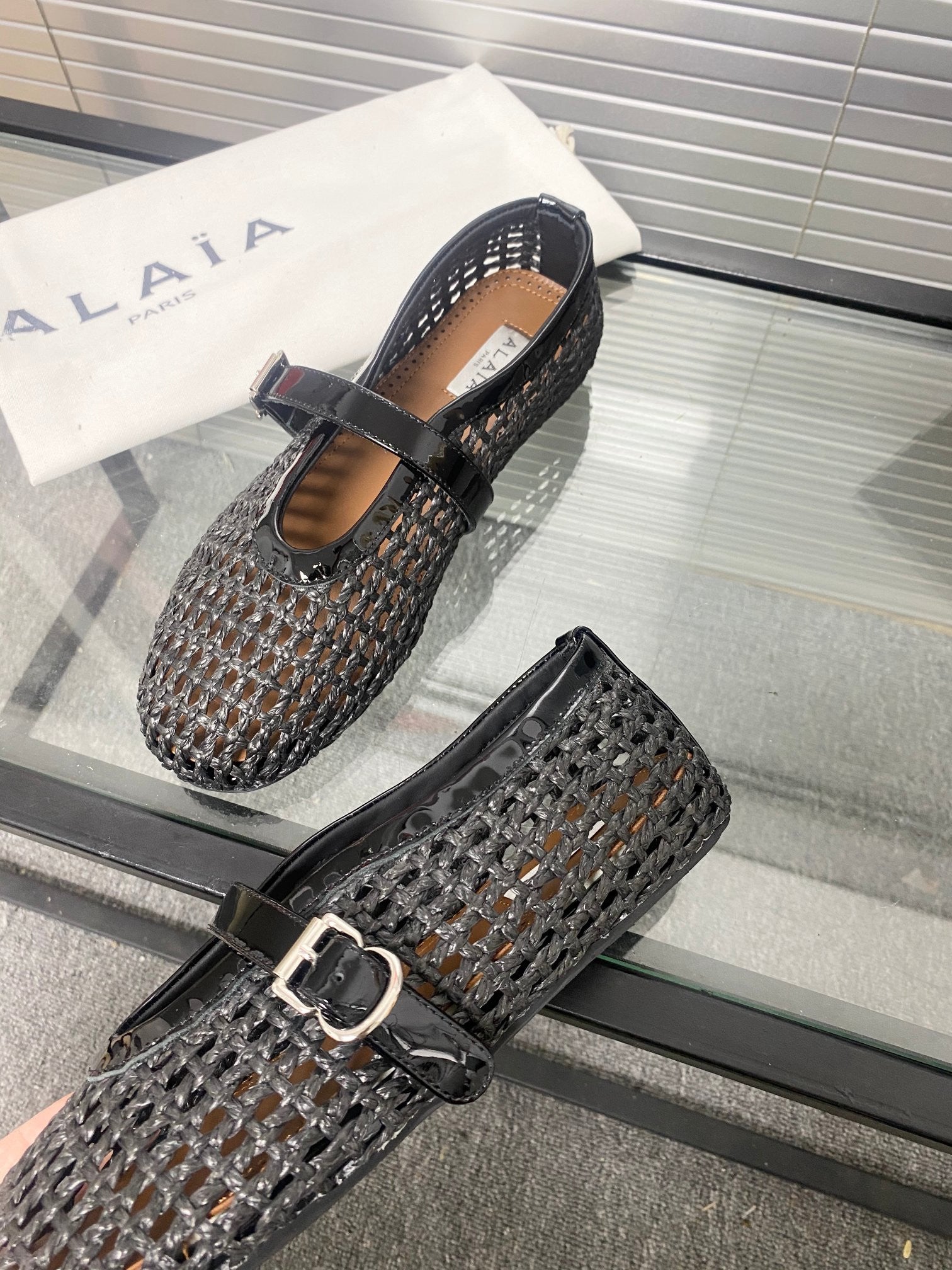 Alaia leather flats black