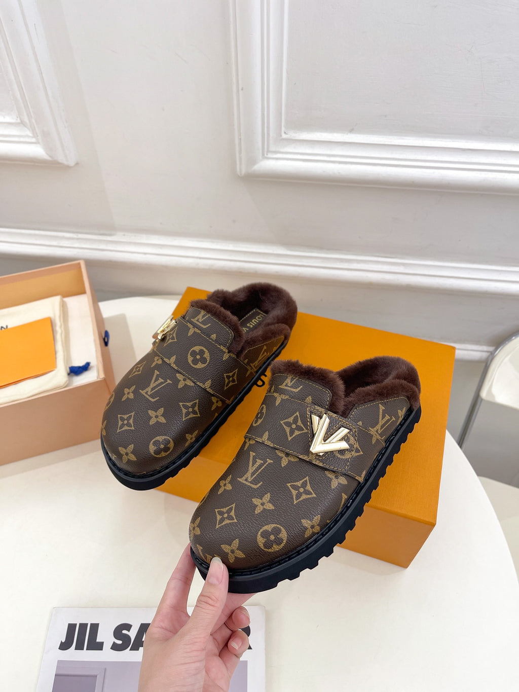 Papuci Louis Vuitton