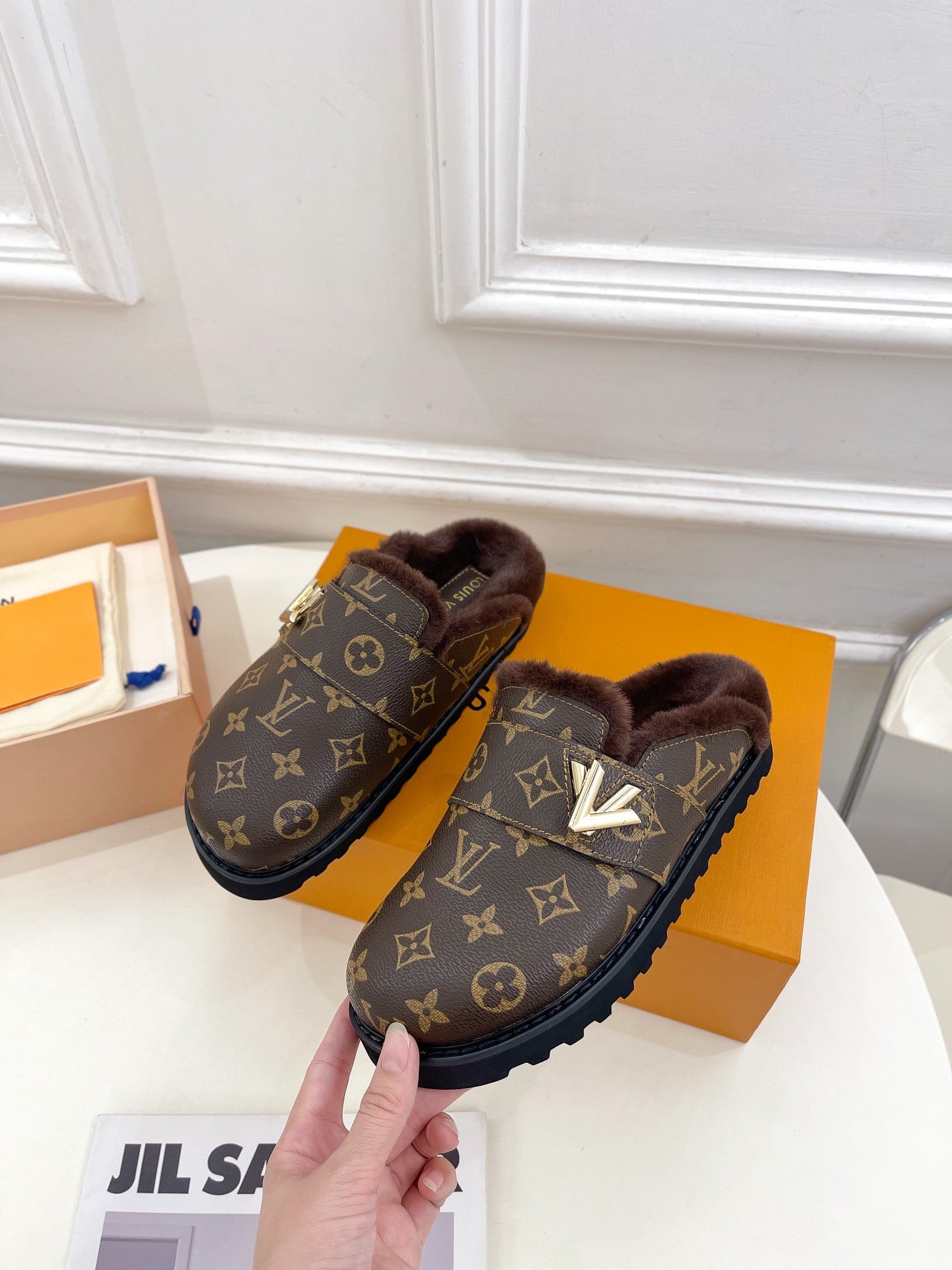 Louis Vuitton Slipers