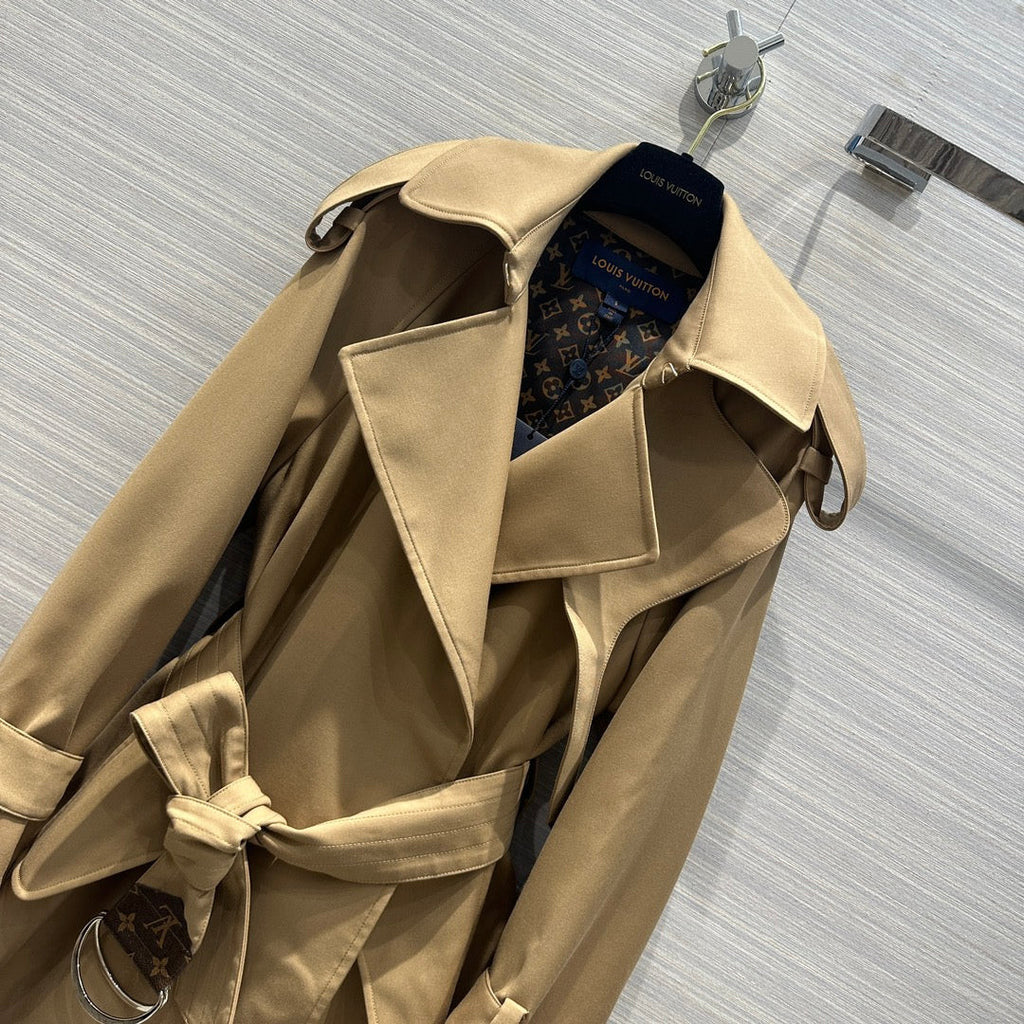 Louis Vuitton
 trench