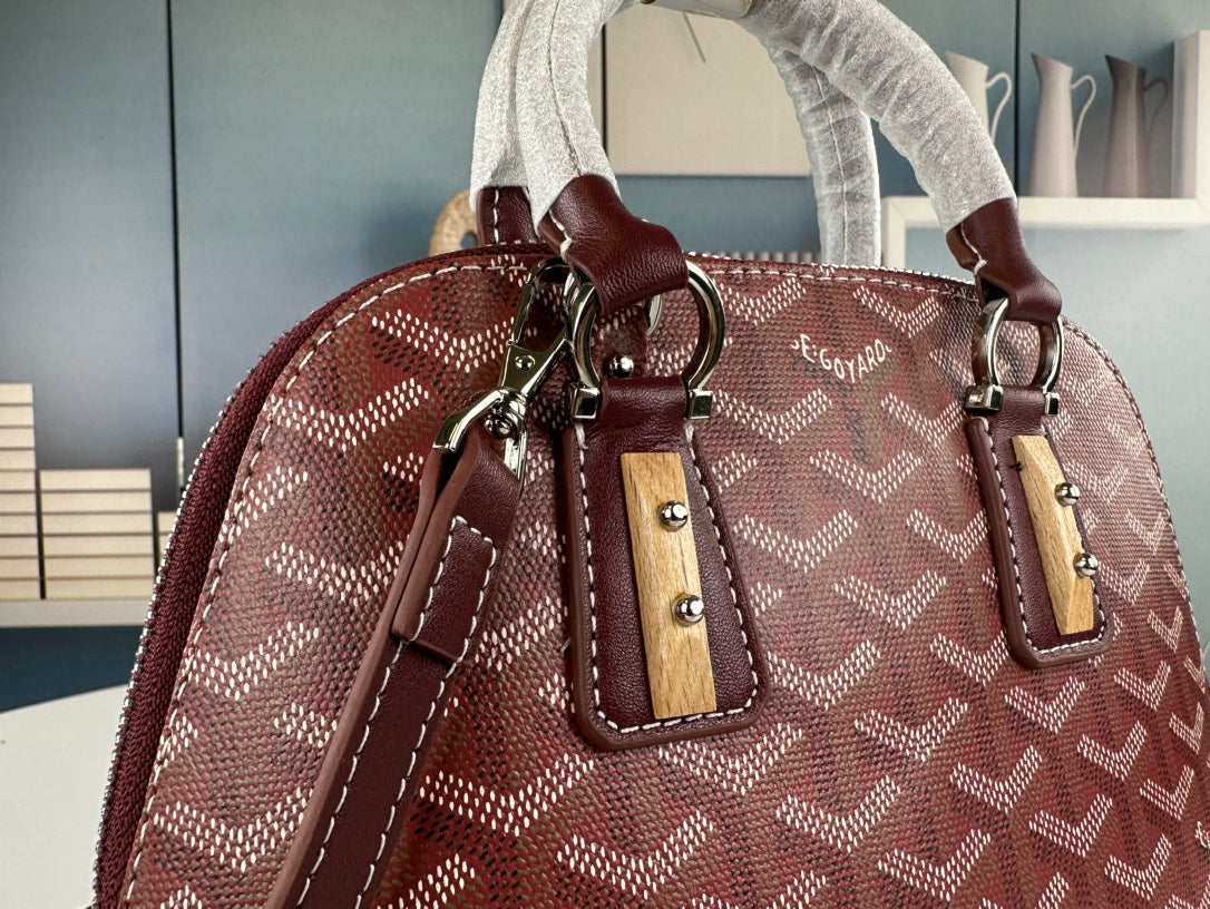 Goyard Vendome Handbag In Burgundy