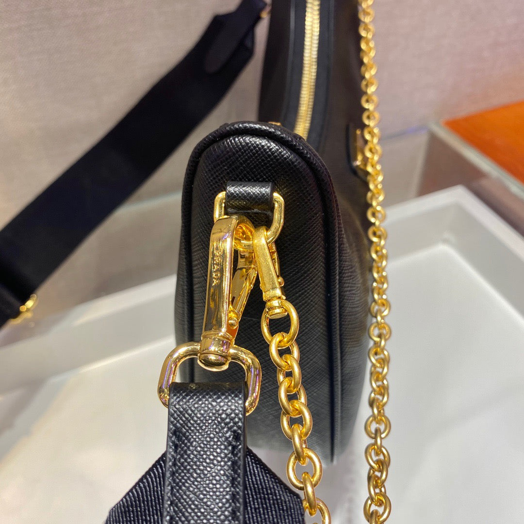 Prada Re-Edition 2005 Saffiano Shoulder Bag