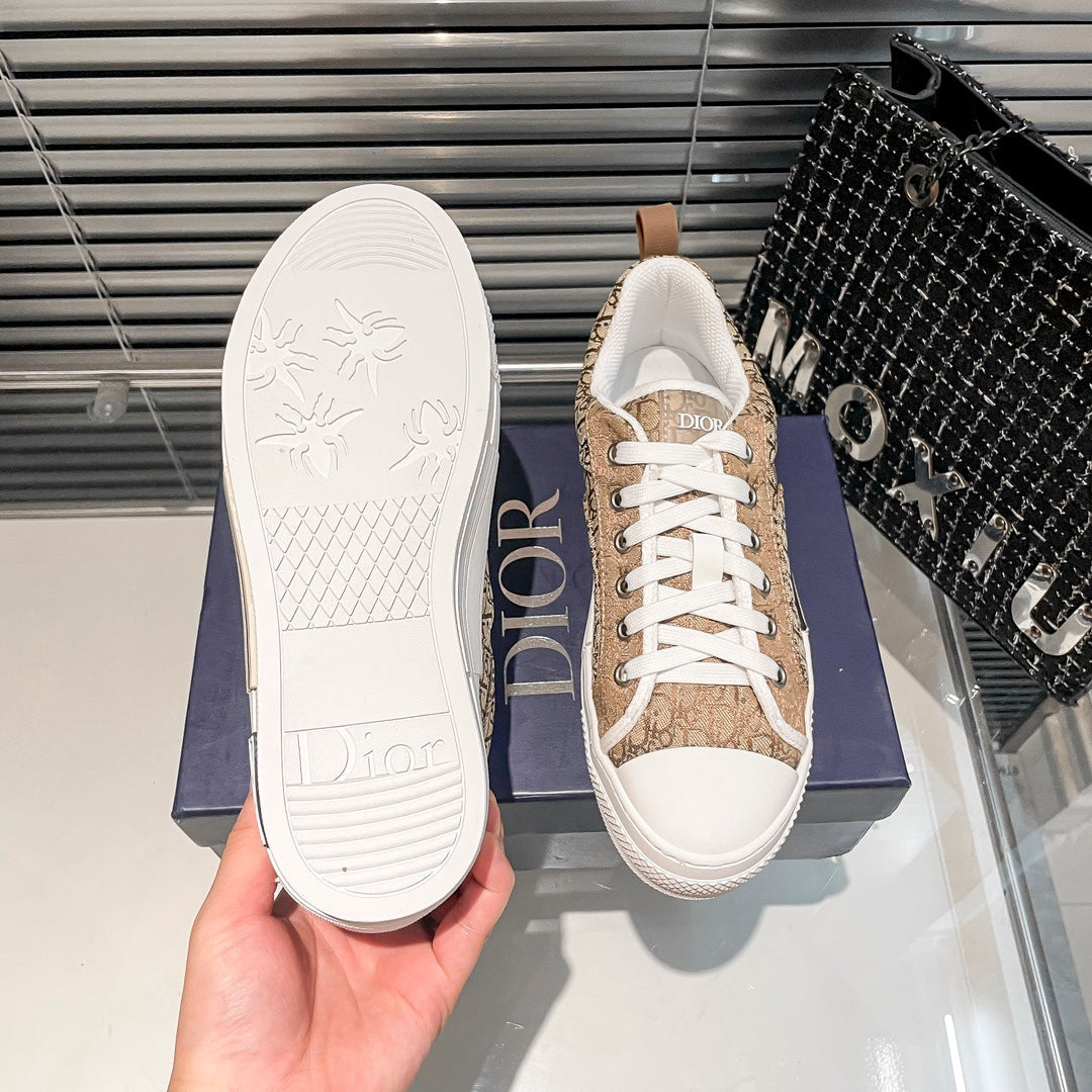 Adidași Dior