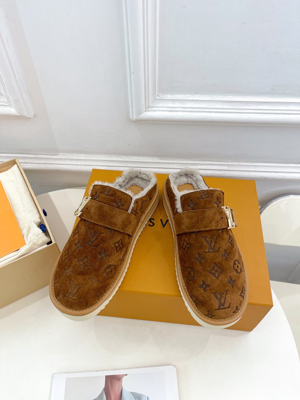 Papuci Louis Vuitton Din piele intoarsa