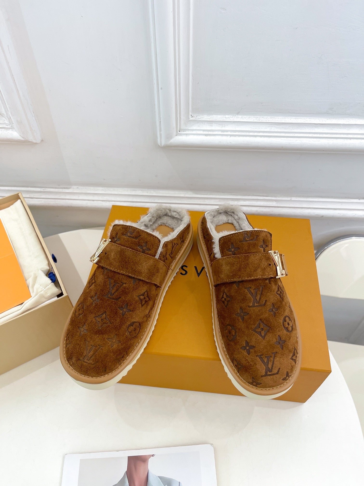 Louis Vuitton Slipers In Suede