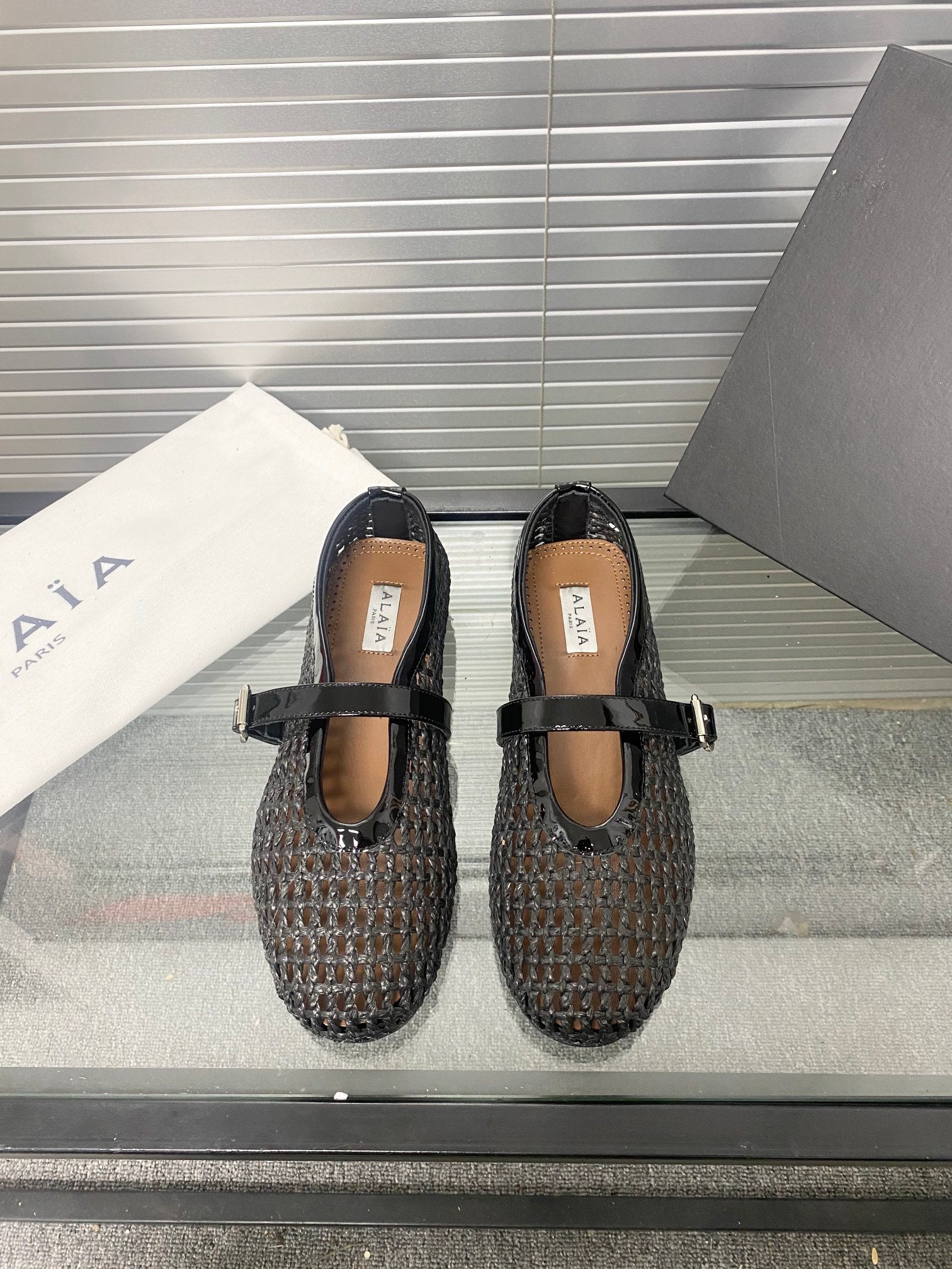 Alaia leather flats black