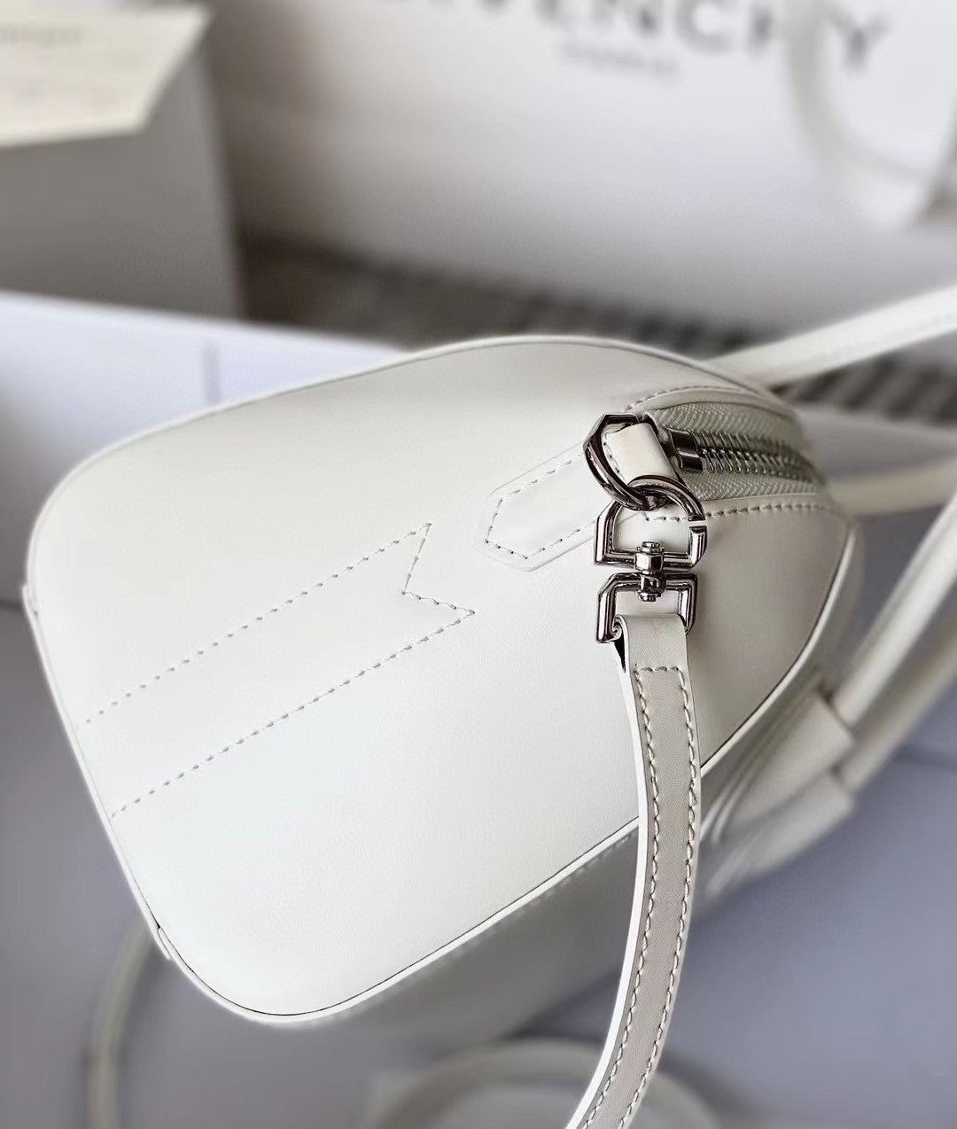 Givenchy Antigona bag white