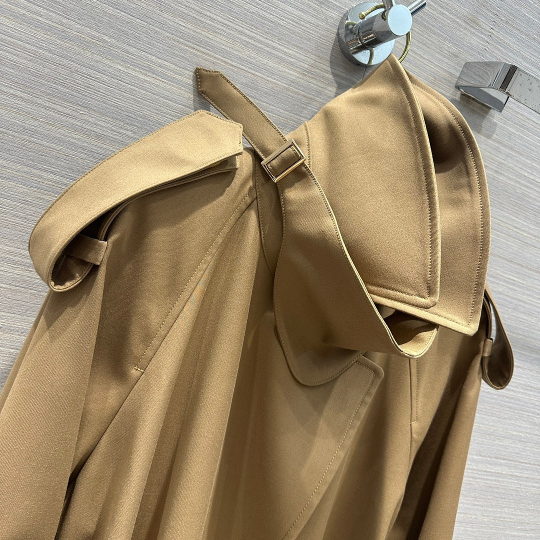 Louis Vuitton
 trench