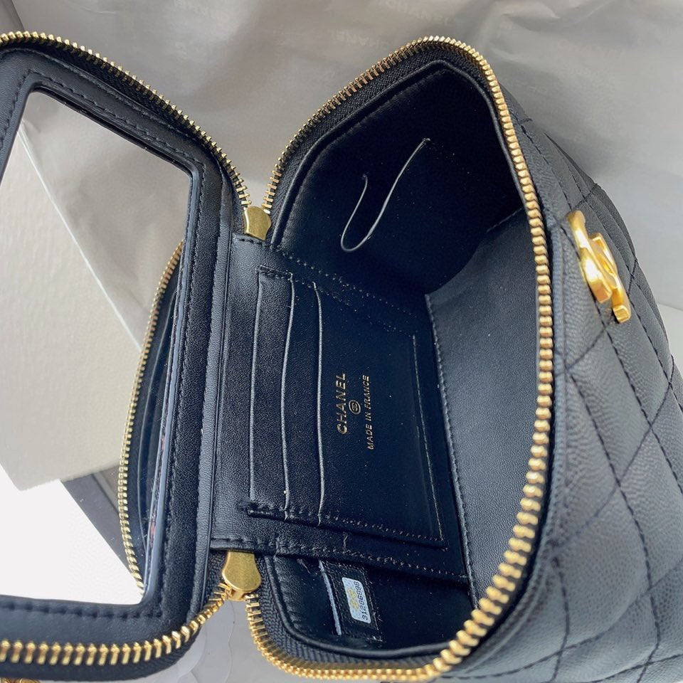 Chanel Chain Bag Medium