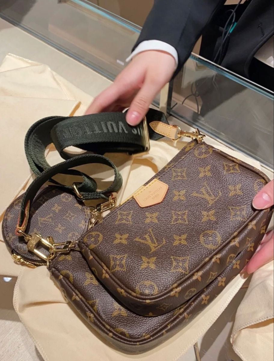 Geantă Louis Vuitton cu mai multe pungi