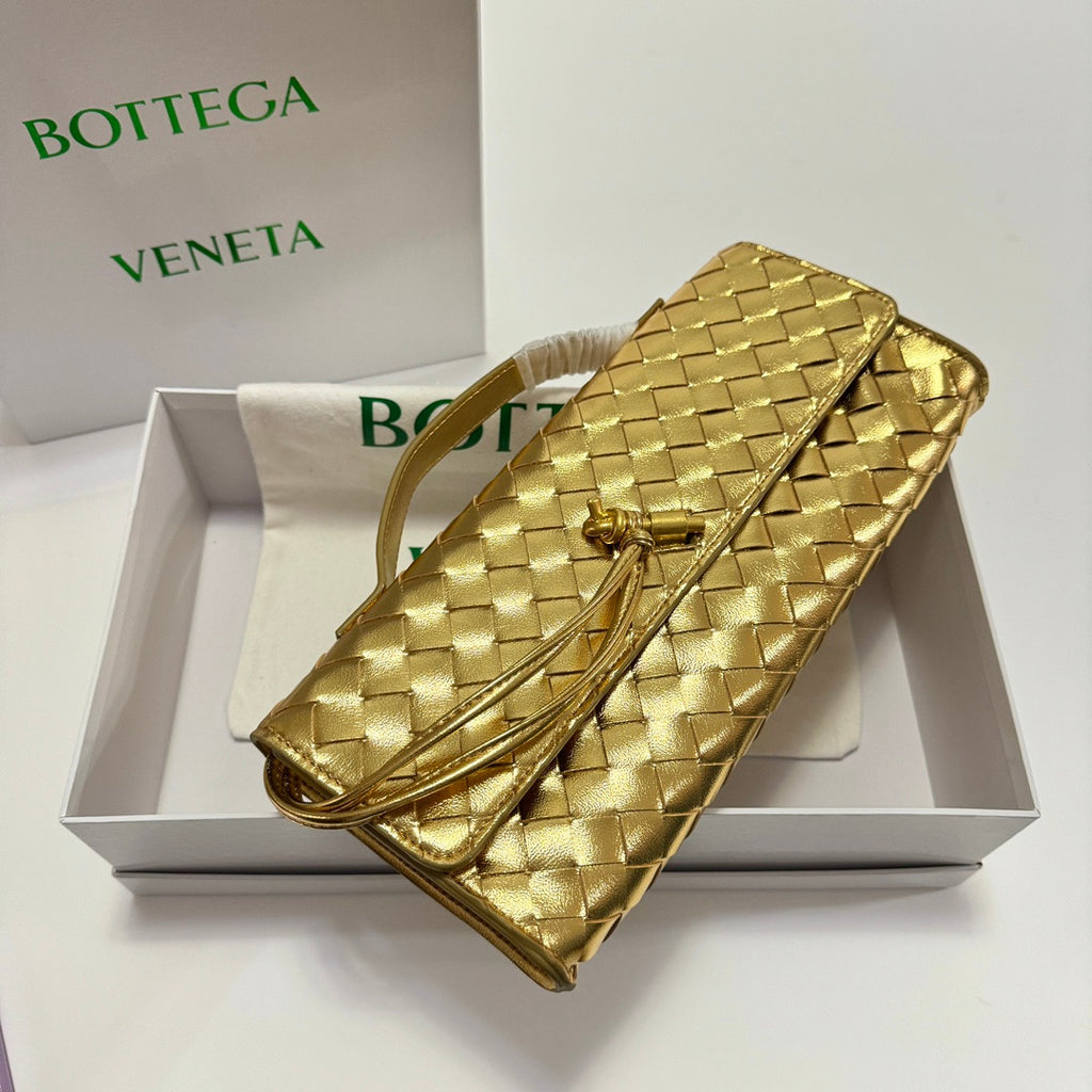Bottega Veneta clutch gold