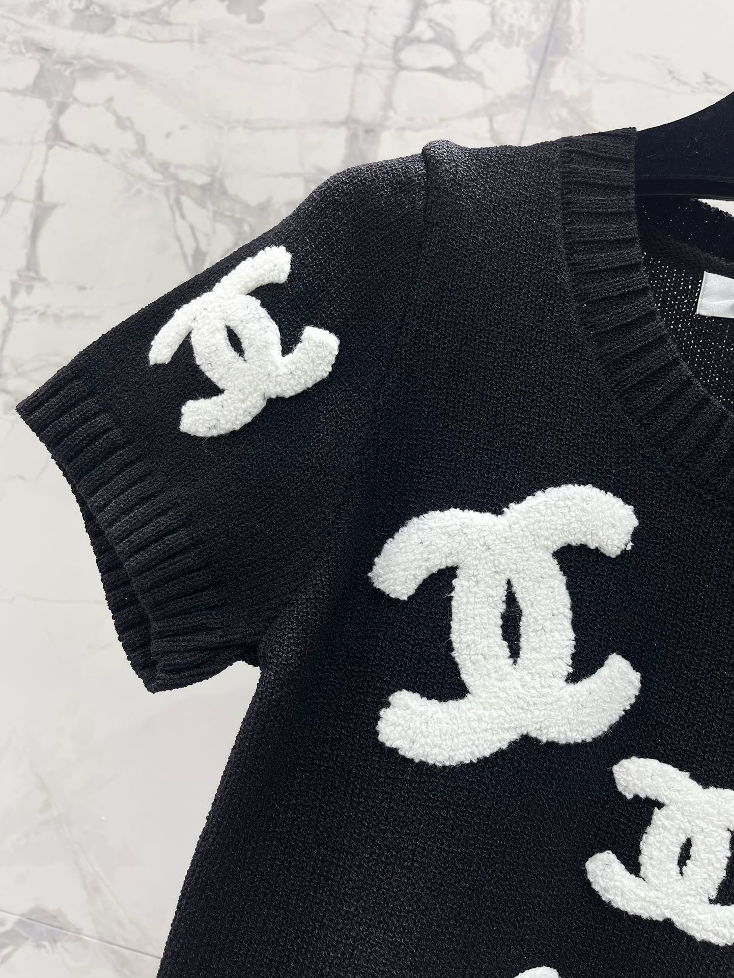 Chanel pullover