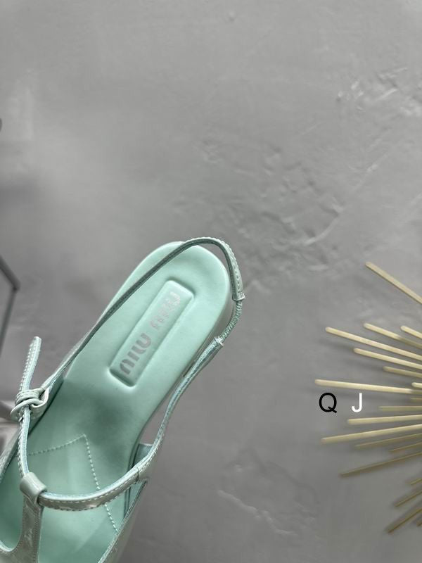 Pantofi cu slingback din piele lăcuită