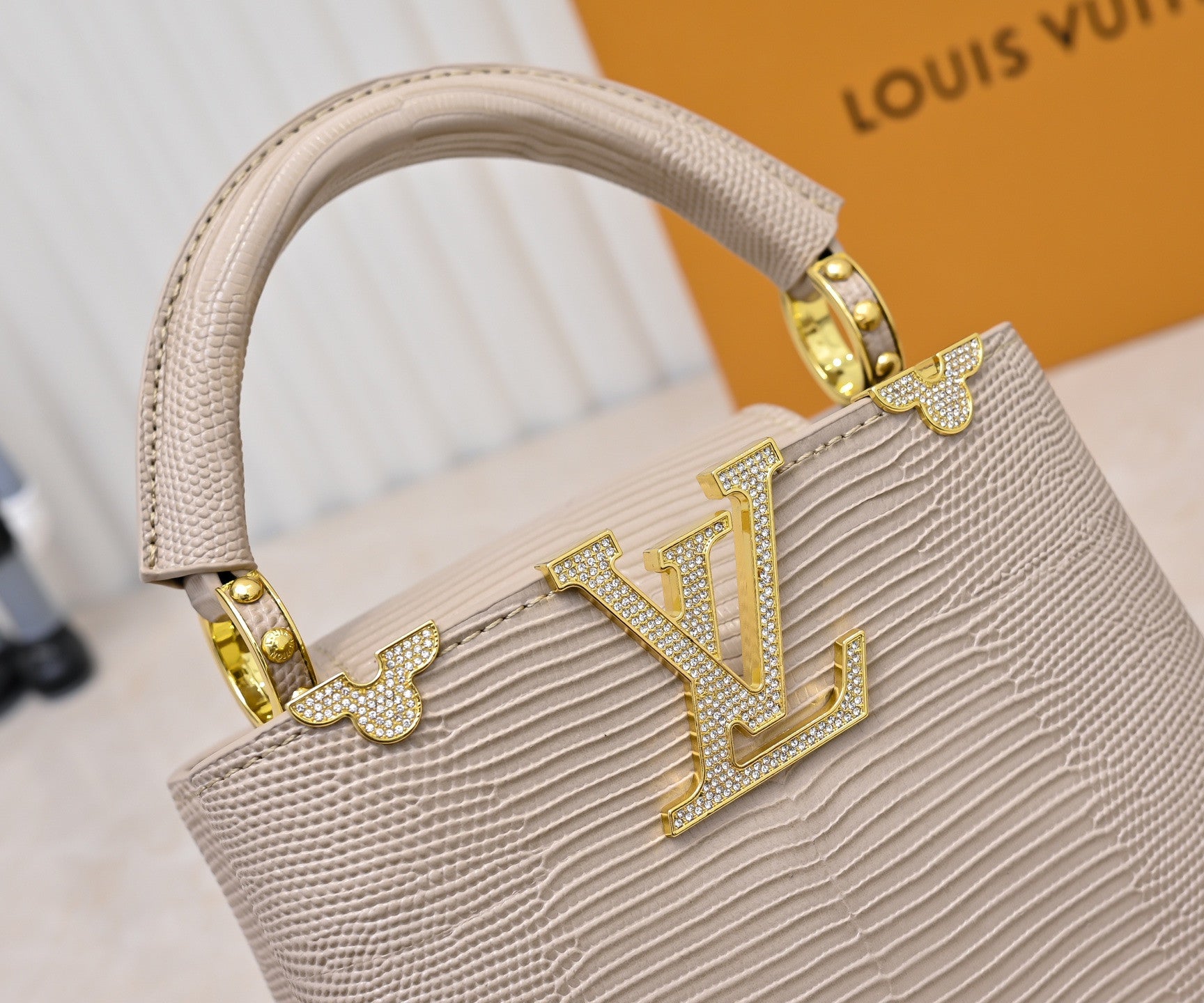 Louis Vuitton Capucines nude