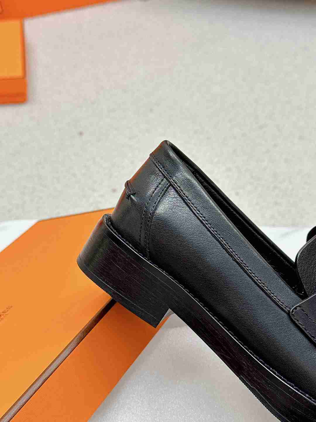 Mocasini Hermes din piele
