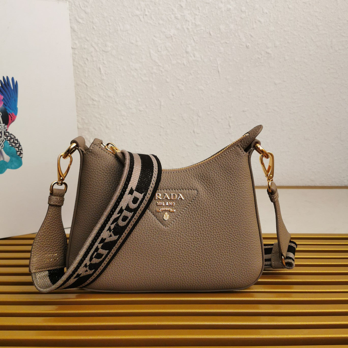Logo leather shoulder bag