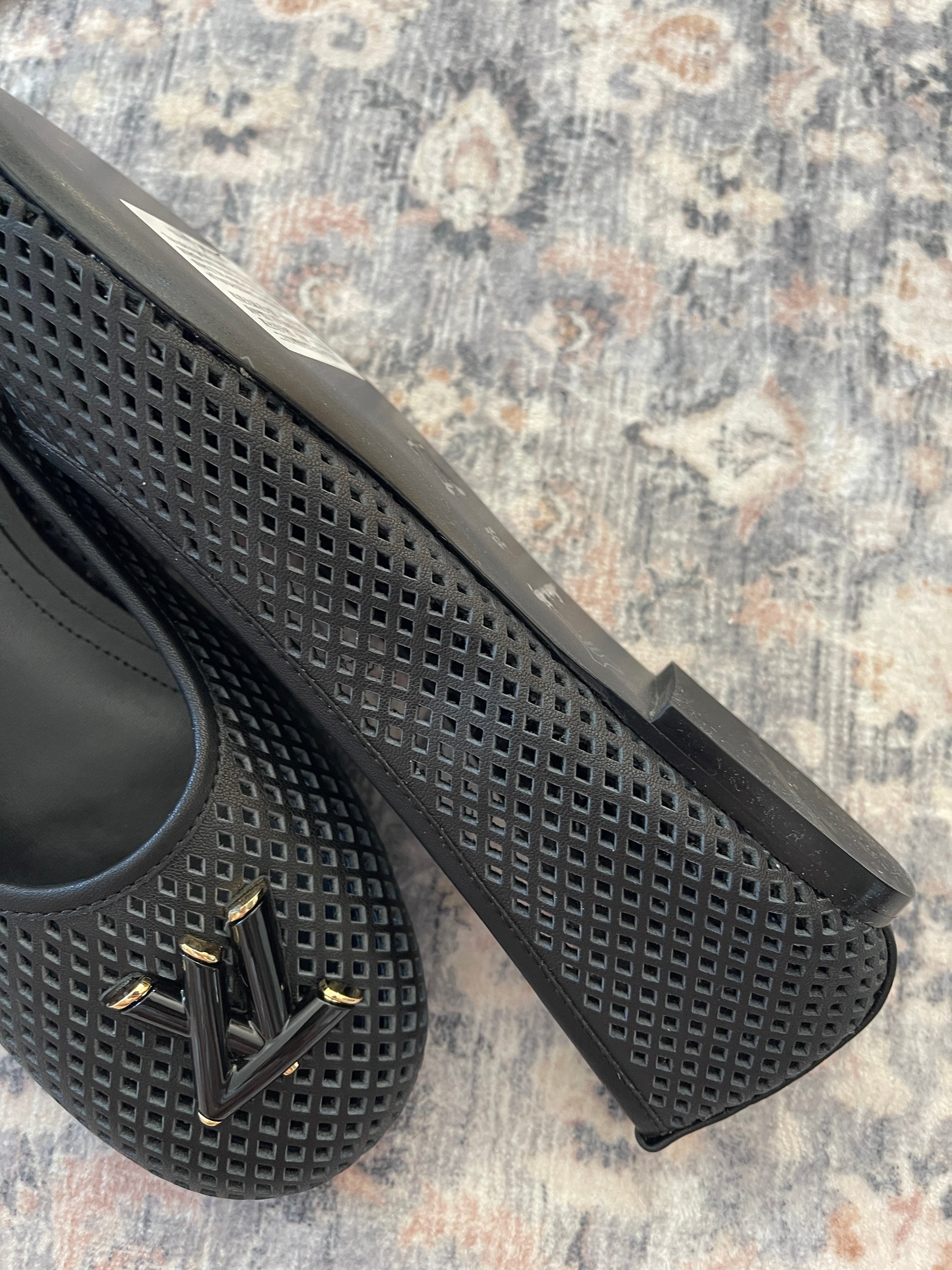 LV ballet flats black