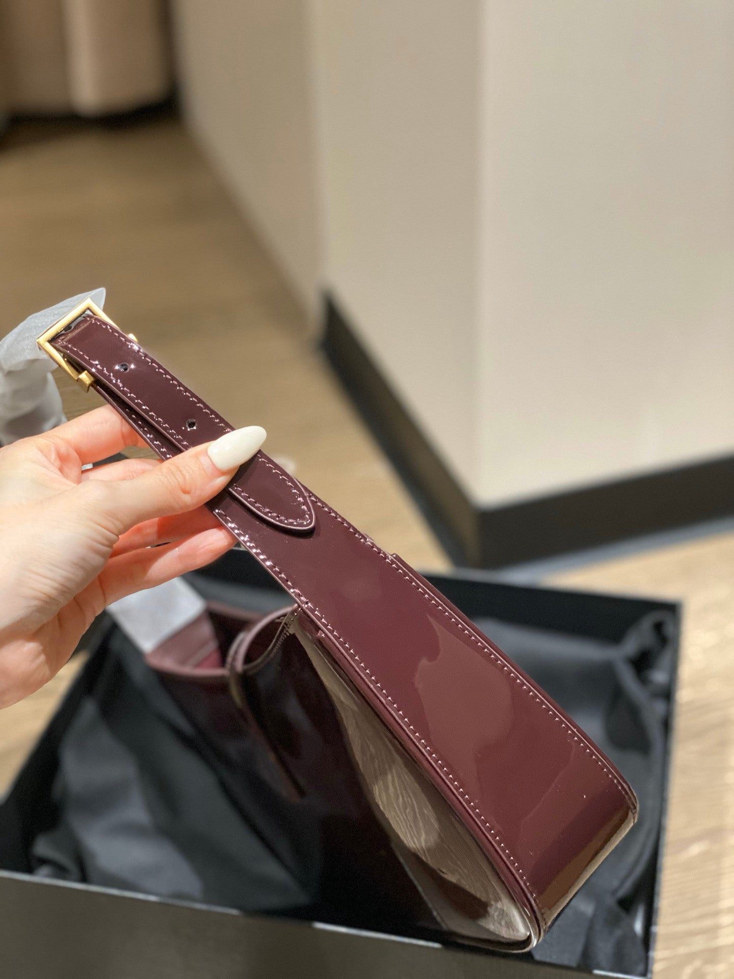 YSL Le 5 À 7 In Patent Leather