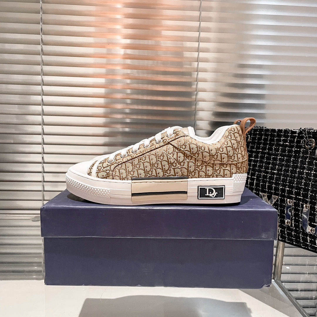 Adidași Dior