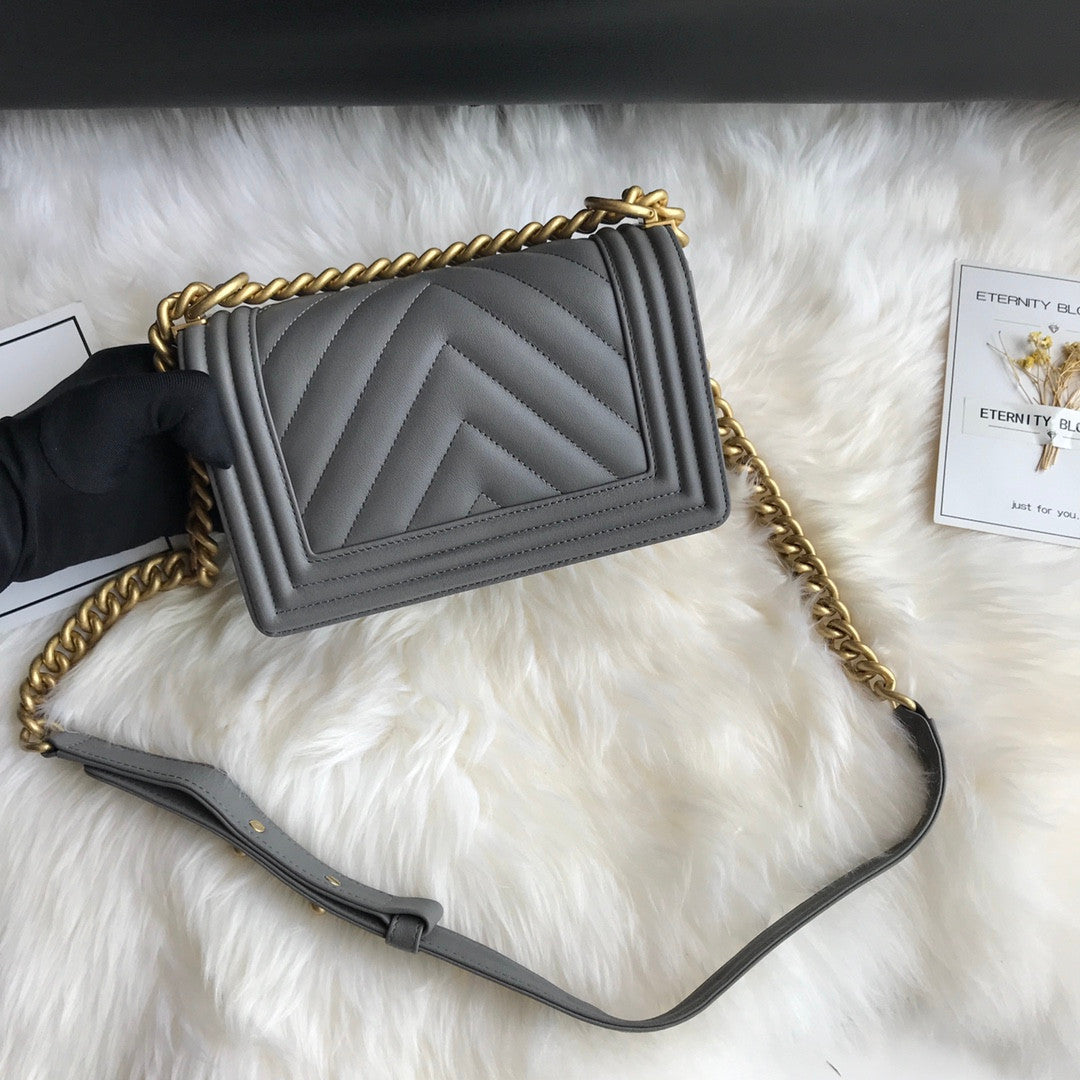 Chanel Le Boy Bag In Grey