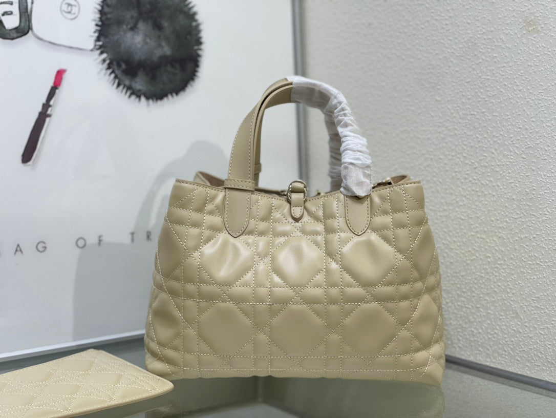Dior Medium Toujours Bag In Ecru