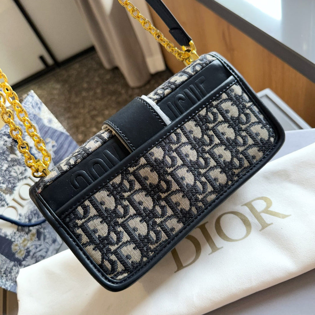 30 Montaigne Bag